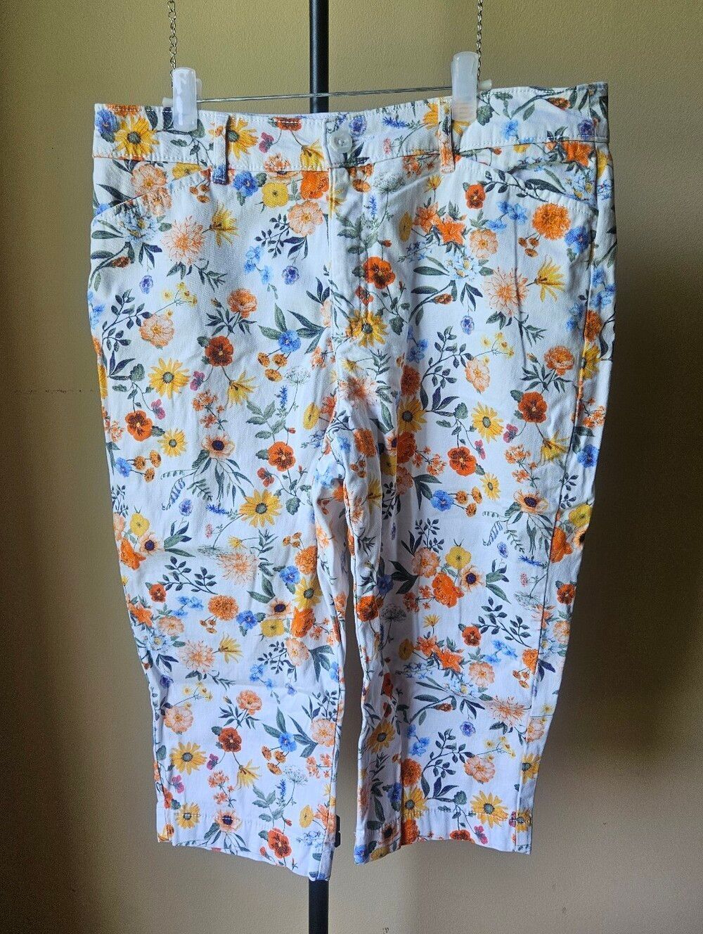 St. John's Bay Capri Floral Crop Pants — White Base with Orange & Yellow Blooms